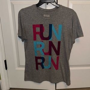 Under Armour women’s great semi-fitted heat gear tshirt sz med - “RUN RUN RUN”